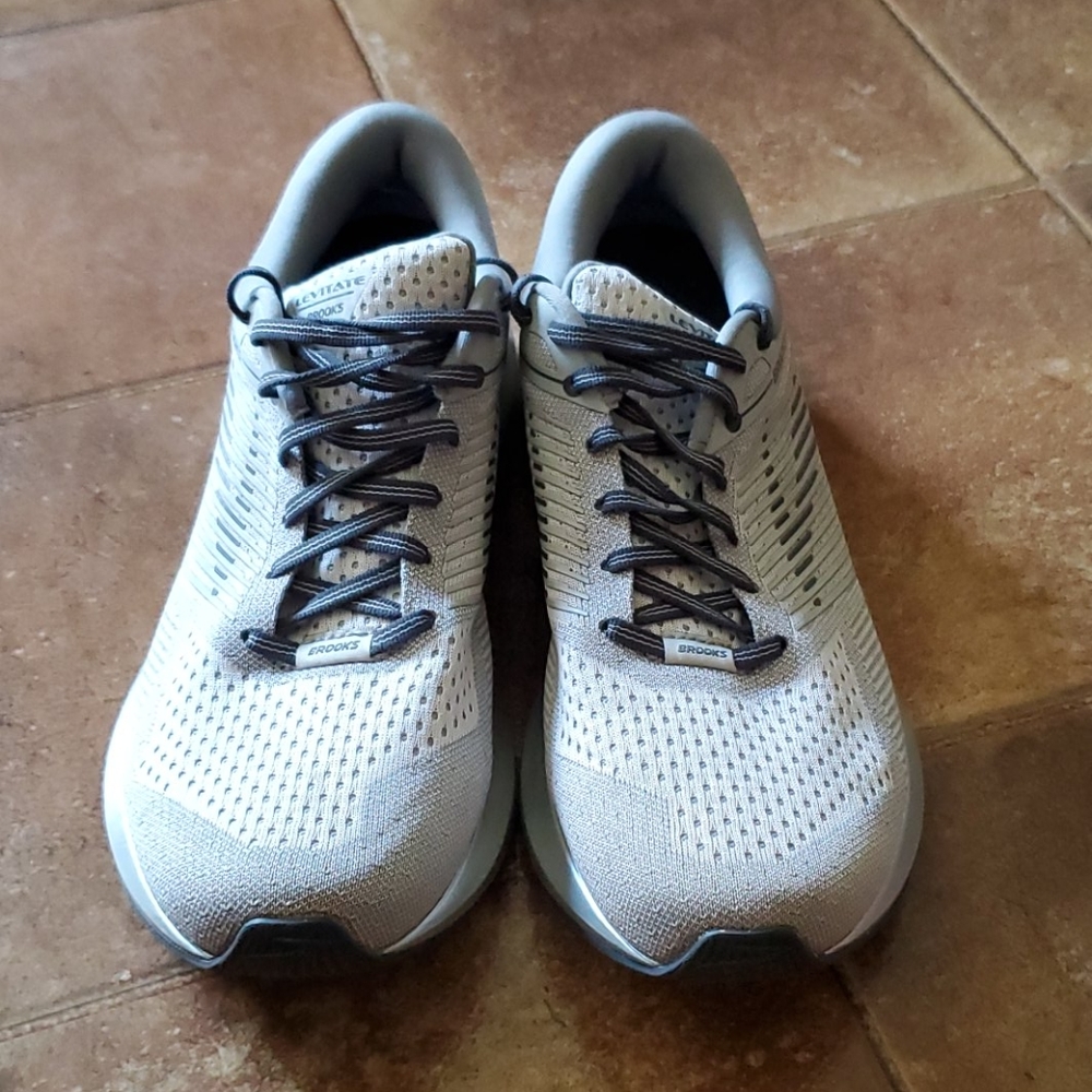 Brooks Levitate women's running shoes